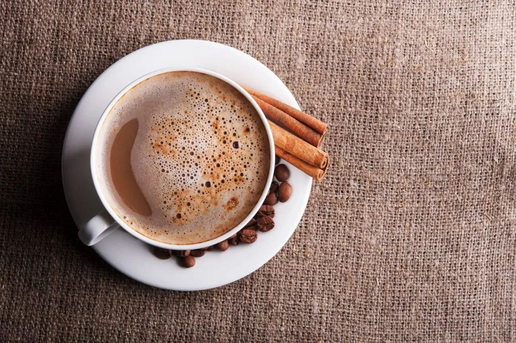 Tilberedning av kaffe med en blanding av 50 % Arabica og 50 % Robusta 1 50 50 cafe arabica robusta