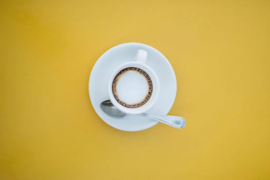 Enkel oppskrift: Hvordan tilberede en deilig latte med 8 gram melk 1 cafe con leche con leche tibia y espuma