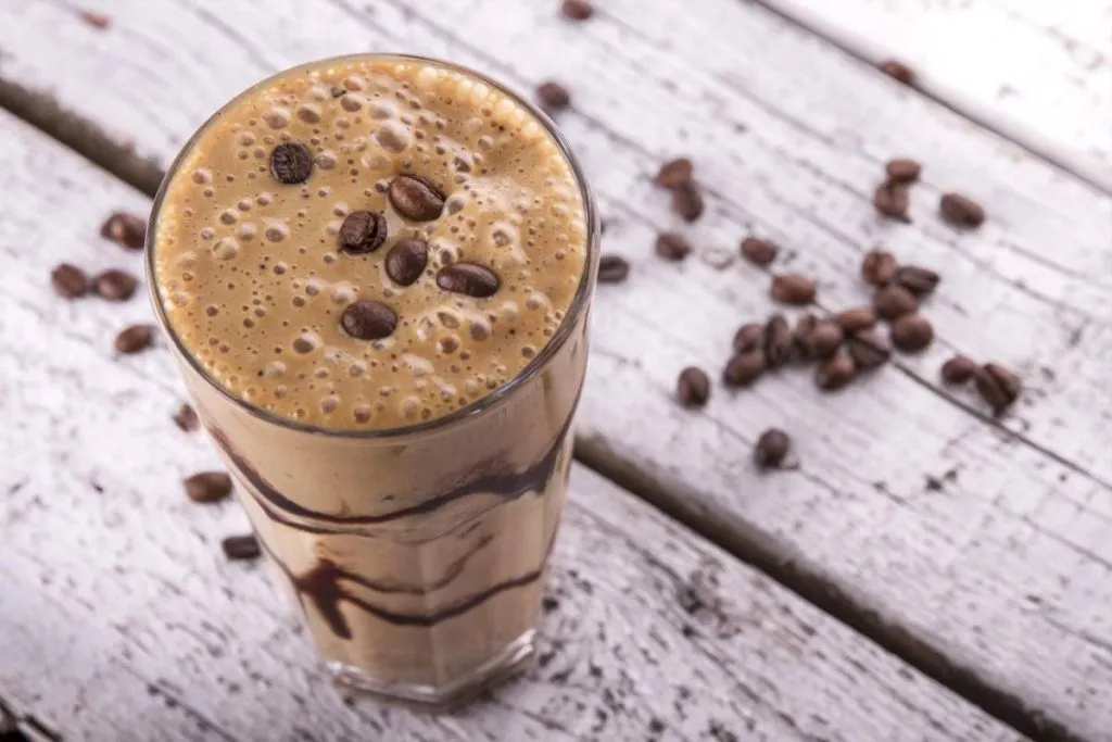 Enkel oppskrift: Starbucks-Style Vanilla Iced Latte 1 cafe con leche de hielo de vainilla