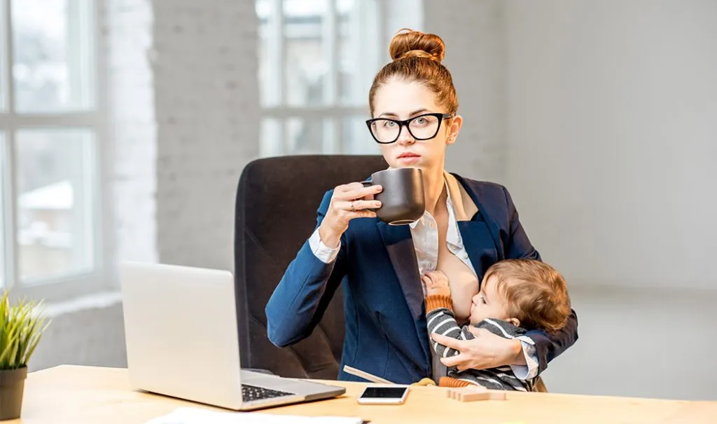 Er det trygt å drikke kaffe mens du ammer? 1 cafe y lactancia
