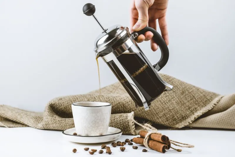 Veiledning for riktig bruk av en stempelkaffetrakter 1 cafetera de piston en uso