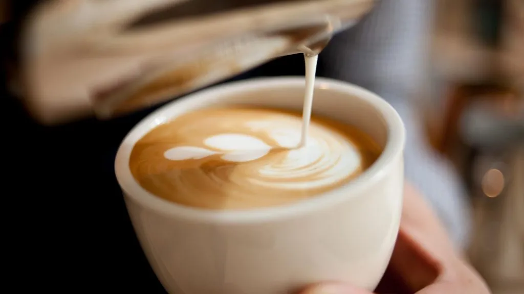 Perfekt kaffe med melk å dele på college 1 una taza de cafe con leche 10